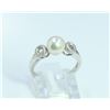 Image 1 : 18K W/G PEARL AND DIAMOND RING/2.30 GRAMS/ROUND DIAMIOND 0.04CT/PEARL 6.90 Mm