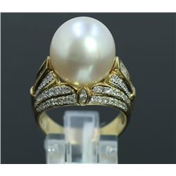 18K Y/G DIAMOND RING WITH PEARL/9.40 GRAMS/ROUND DIAMOND 0.70CT/BAGUETTE DIAMOND 0.32CT/MD 0.11CT/PE