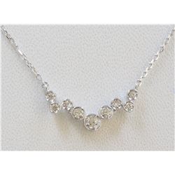 14K WHITE GOLD DIAMOND PENDANT WITH CHAIN :2.26G/Diamond:0.19Ct