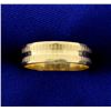 Image 1 : 14K Yellow Gold Band with Unique Design