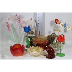 LOT OF DECORATIVE ITEMS INCLUDING METAL FLOWERS