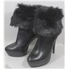 Image 1 : LE CHATEAU BLACK PLATFORM LADIES