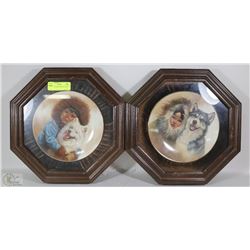 A PAIR OF COLLECTIBLE PLATES