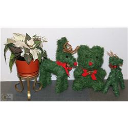 BOX WITH ARTIFICIAL WHITE POINT SETA AND TREE