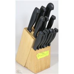 12-PC KNIFE SET IN WOOD BLOCK
