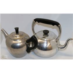BOX WITH 2 ALUMINUM KETTLES