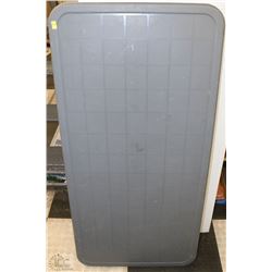 PLASTIC FOLDABLE TABLE 4'X2'