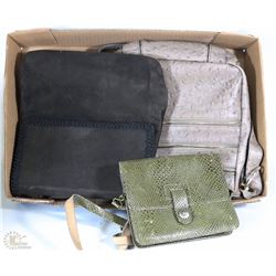 LOT WITH 3 PURSES