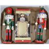 Image 1 : FLAT OF NUTCRACKERS
