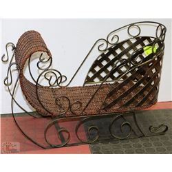24" METAL & WICKER SLED