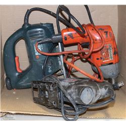 LOT OF JIGSAW AND 2 DRILLS