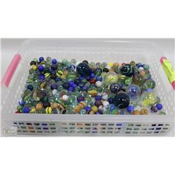 LARGE LOT OF VARIOUS SIZE MARBLES