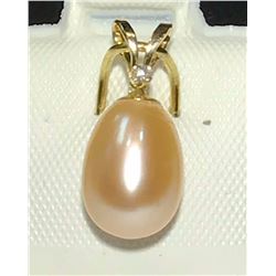 #38-14K YELLOW GOLD PEARL & DIAMOND PENDANT