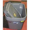 Image 1 : LOT OF 4 ASSORTED BINS WITH LIDS 68L