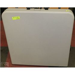 SMALL FOLDING PLASTIC TABLE