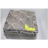 Image 1 : LOT OF NEW  6 DECORATIVE BATH TOWELS GREY