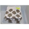 Image 1 : LOT OF NEW  6 DECORATIVE BATH TOWELS BROWN