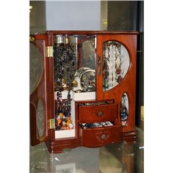 VINTAGE JEWELLERY BOX WITH CONTENTS