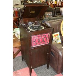 VINTAGE BRUNSWICK GRAMOPHONE