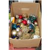 Image 1 : BOX OF OVER 100 XMAS TREE ORNAMENTS AND MORE