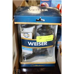 WEISER BED AND BATH HANDLE SET