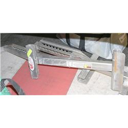 PAIR OF METAL LADDER JACKS