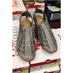 NEW REIKER BEIGE CLOSE TOE WITH HEEL  SIZE 9.5