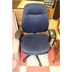 BLUE HYDRAULIC LIFT OFFICE CHAIR