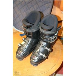 NORIDCA MENS SKI BOOTS SZ 28.0