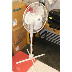 HAMPTON BAY FLOOR FAN