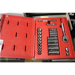 COMPLETE STANDARD SOCKET SET WITH RATCHET IN