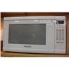Image 1 : WHITE PANASONIC MICROWAVE