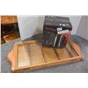 Image 1 : NEW KETTLE & SPOON DISPLAY CASE