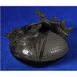 Mata Ortiz Blackware Lizard Design Pottery Bowl Signed Jose Quzada 7" D. 6" H. Good Condition