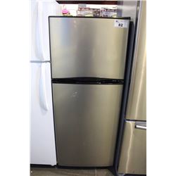 STAINLESS STEEL 2 DOOR APARTMENT SIZED REFRIGERATOR