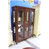 Image 2 : BEAUTIFUL BEVELED GLASS CHINA CABINET