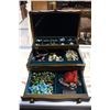 Image 2 : BOX OF MISC JEWELLERY