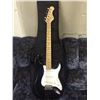 Image 1 : MAINSTREAM ELECTRIC GUITAR W/ CASE