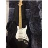 Image 2 : MAINSTREAM ELECTRIC GUITAR W/ CASE