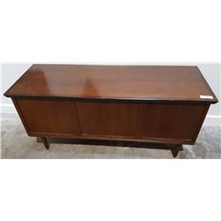 MID CENTURY MODERN HADDEN HALL CEDAR CHEST W/KEY AND INSURANCE CERTIFICATE