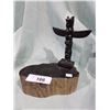 Image 1 : COMPOSITE TOTEM POLE ON A PIECE OF ARGELITE