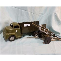 VINTAGE MARX ARMY TRUCK W/ANTI AIRCRAFT GUN