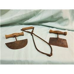 VINTAGE ICE TONGS W/2 CARVING KNIVES