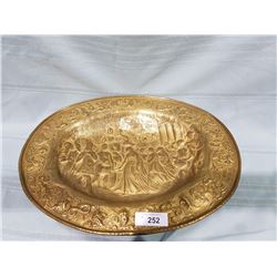 HAND BEATEN BRASS WALL PLAQUE W/MEDIEVAL SCENE AND 2 BRASS KNIGHTS