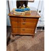 Image 1 : VINTAGE 3 DRAWER DRESSER