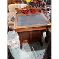 VERY NICE VICTORIAN DAVENPORT W/4 DRAWERS
