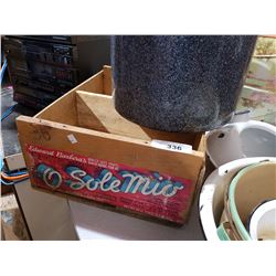 VINTAGE FRUIT BOX