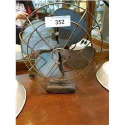 VINTAGE BLUE METAL TABLE FAN