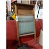 Image 1 : VINTAGE ECONOMY GLASS WASHBOARD