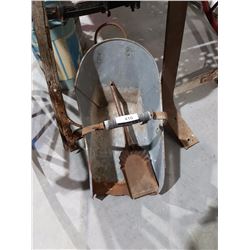 ANTIQUE GRAIN SCOOP W/SMALL SHOVEL